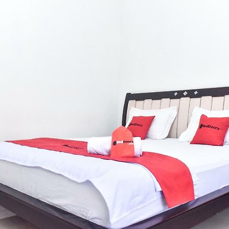 Reddoorz Near Sultan Hasanuddin Airport 2 Hotell Makassar Eksteriør bilde