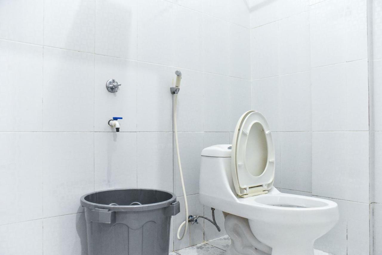 Reddoorz Near Sultan Hasanuddin Airport 2 Hotell Makassar Eksteriør bilde