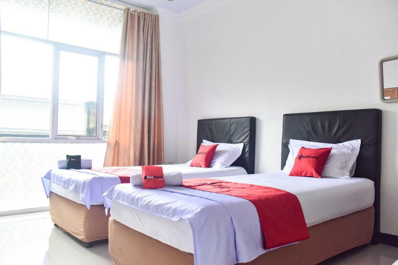 Reddoorz Near Sultan Hasanuddin Airport 2 Hotell Makassar Eksteriør bilde