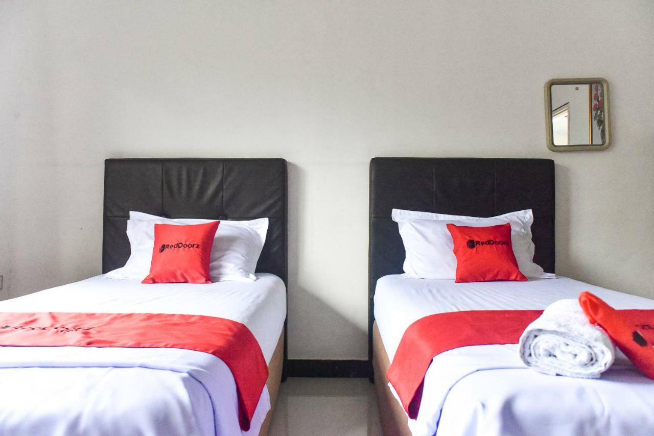 Reddoorz Near Sultan Hasanuddin Airport 2 Hotell Makassar Eksteriør bilde