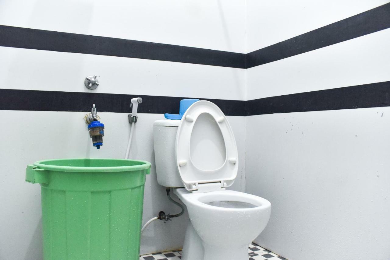 Reddoorz Near Sultan Hasanuddin Airport 2 Hotell Makassar Eksteriør bilde